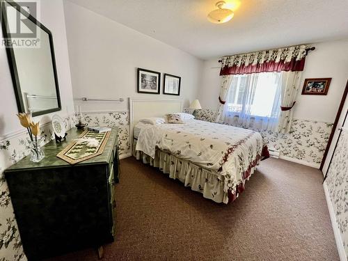 5790 Timothy Lake Road, Lac La Hache, BC - Indoor Photo Showing Bedroom