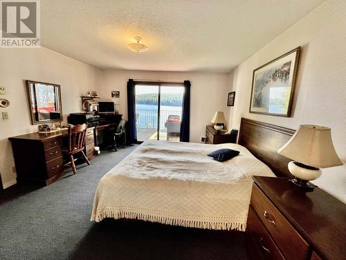 5790 Timothy Lake Road, Lac La Hache, BC - Indoor Photo Showing Bedroom