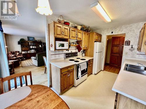 5790 Timothy Lake Road, Lac La Hache, BC - Indoor Photo Showing Kitchen With Double Sink