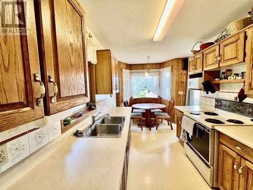 5790 Timothy Lake Road, Lac La Hache, BC - Indoor Photo Showing Kitchen With Double Sink