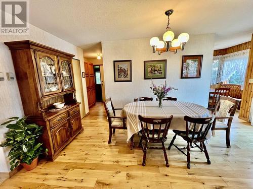 5790 Timothy Lake Road, Lac La Hache, BC - Indoor Photo Showing Dining Room