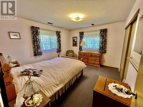 5790 Timothy Lake Road, Lac La Hache, BC - Indoor Photo Showing Bedroom