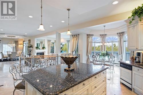 350 Crystal Bay Drive, Amherstburg, ON - Indoor Photo Showing Kitchen With Upgraded Kitchen