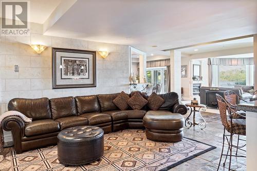 350 Crystal Bay Drive, Amherstburg, ON - Indoor Photo Showing Living Room