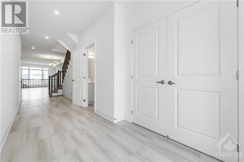 2325 Goldhawk Drive, Ottawa, ON - Indoor Photo Showing Other Room