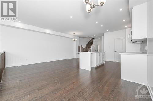 2325 Goldhawk Drive, Ottawa, ON - Indoor Photo Showing Kitchen