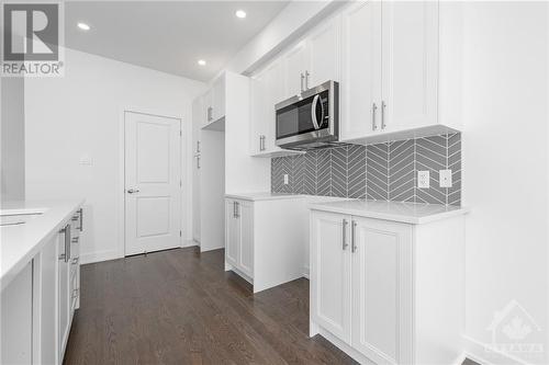 2325 Goldhawk Drive, Ottawa, ON - Indoor Photo Showing Kitchen