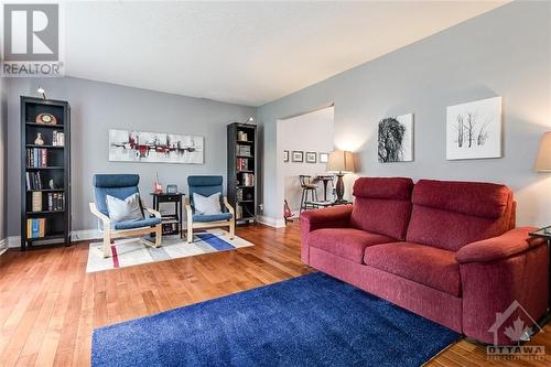 6118 Vineyard Drive, Ottawa, ON - Indoor Photo Showing Living Room