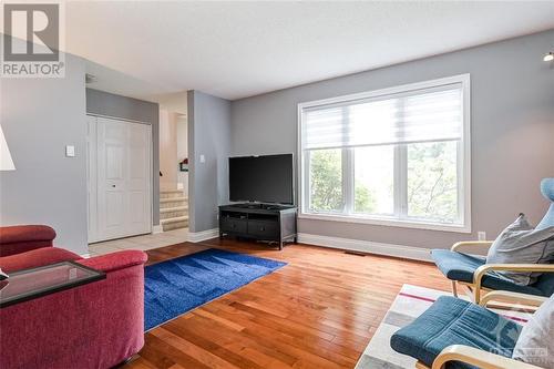 6118 Vineyard Drive, Ottawa, ON - Indoor Photo Showing Living Room