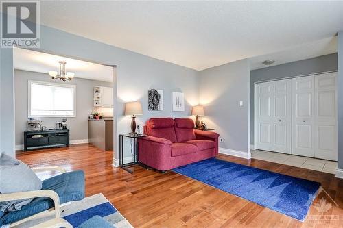 6118 Vineyard Drive, Ottawa, ON - Indoor Photo Showing Living Room