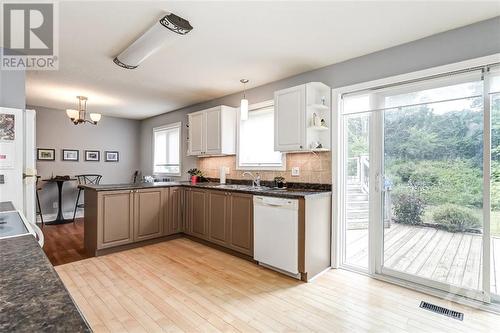 6118 Vineyard Drive, Ottawa, ON - Indoor Photo Showing Kitchen