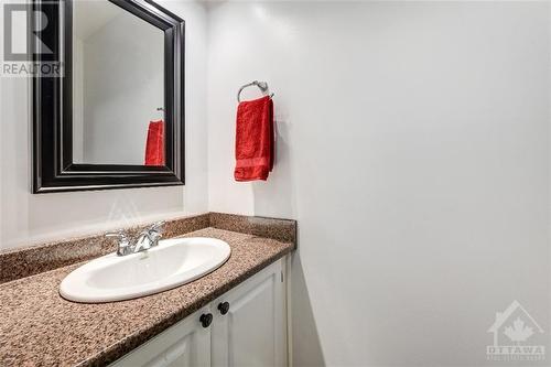 6118 Vineyard Drive, Ottawa, ON - Indoor Photo Showing Bathroom