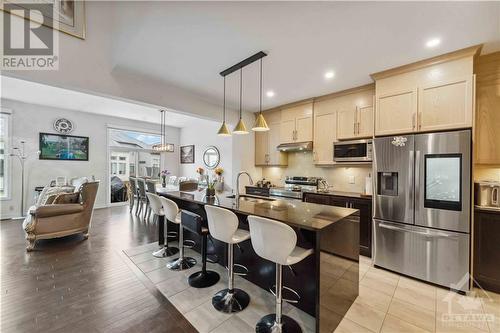 62 Viceroy Mews, Ottawa, ON - Indoor Photo Showing Kitchen With Upgraded Kitchen