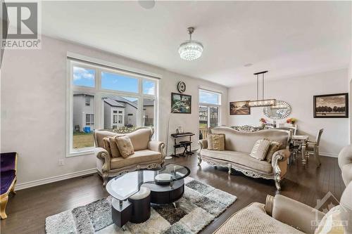 62 Viceroy Mews, Ottawa, ON - Indoor Photo Showing Living Room