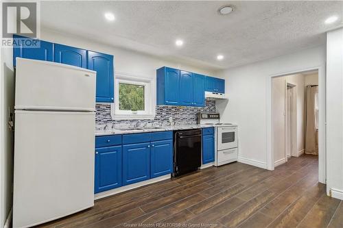 18 Second Ave, Moncton, NB - Indoor Photo Showing Kitchen