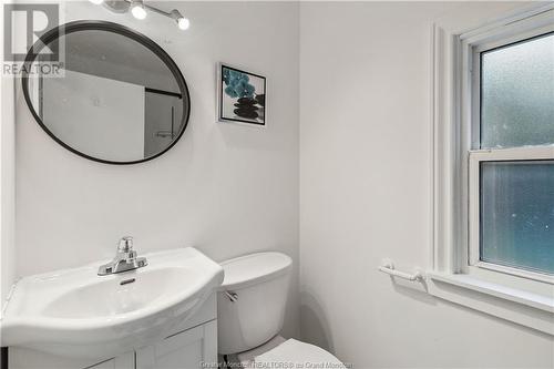 18 Second Ave, Moncton, NB - Indoor Photo Showing Bathroom