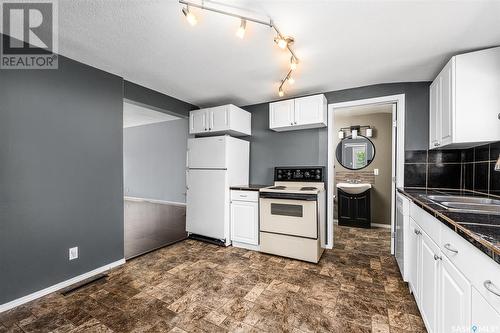 1040 Ominica Street E, Moose Jaw, SK - Indoor Photo Showing Kitchen With Double Sink