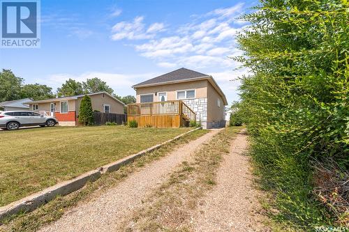 1040 Ominica Street E, Moose Jaw, SK - Outdoor