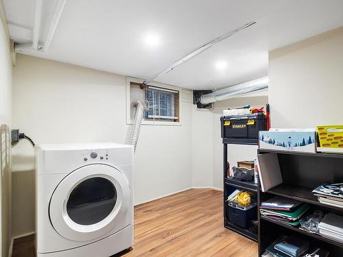 Salle de lavage - 48 Av. Hillcrest, Montréal (Lachine), QC - Indoor Photo Showing Laundry Room