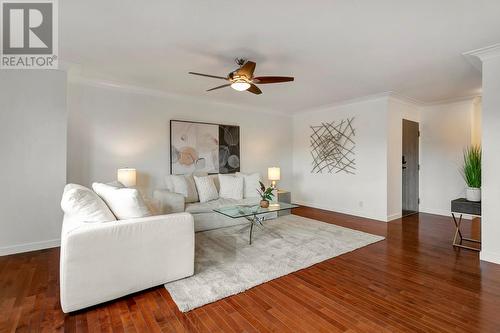 1915 Pacific Court Unit# 504, Kelowna, BC - Indoor Photo Showing Living Room