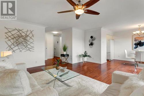 1915 Pacific Court Unit# 504, Kelowna, BC - Indoor Photo Showing Living Room