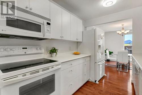 1915 Pacific Court Unit# 504, Kelowna, BC - Indoor Photo Showing Kitchen