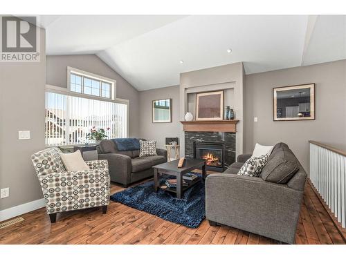 757 Crozier Avenue, Kelowna, BC - Indoor Photo Showing Living Room With Fireplace