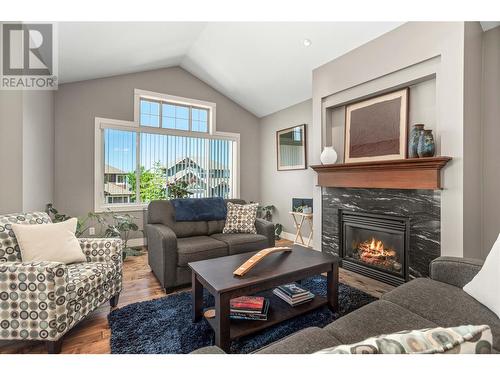 757 Crozier Avenue, Kelowna, BC - Indoor Photo Showing Living Room With Fireplace