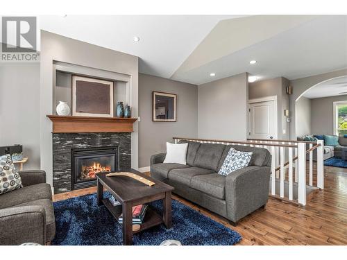 757 Crozier Avenue, Kelowna, BC - Indoor Photo Showing Living Room With Fireplace