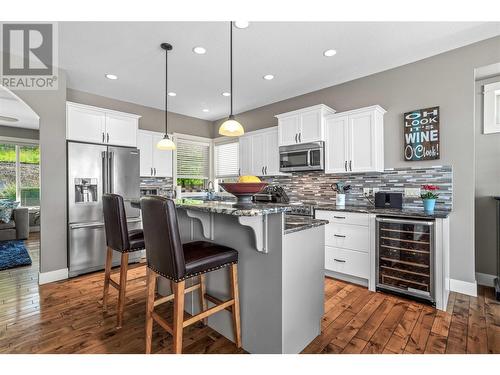 757 Crozier Avenue, Kelowna, BC - Indoor Photo Showing Kitchen With Upgraded Kitchen