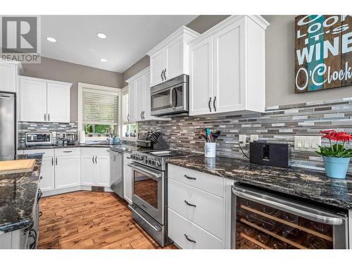 757 Crozier Avenue, Kelowna, BC - Indoor Photo Showing Kitchen With Upgraded Kitchen