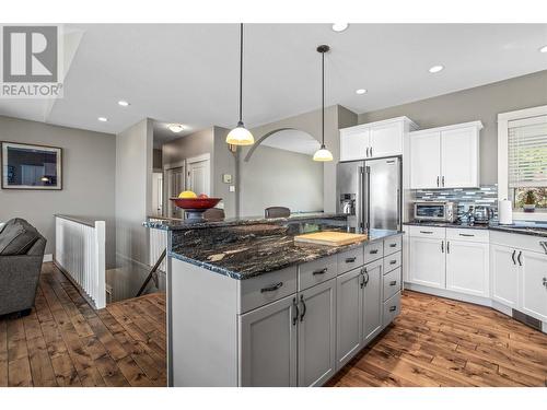 757 Crozier Avenue, Kelowna, BC - Indoor Photo Showing Kitchen With Upgraded Kitchen