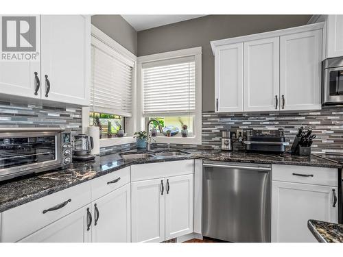 757 Crozier Avenue, Kelowna, BC - Indoor Photo Showing Kitchen With Upgraded Kitchen