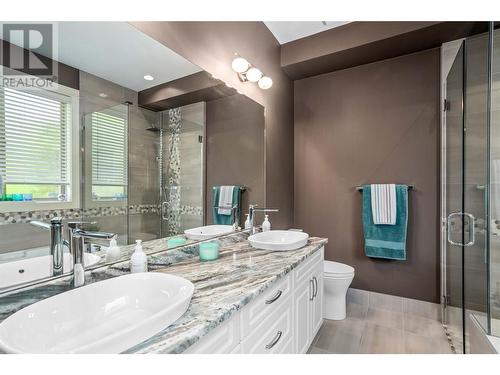 757 Crozier Avenue, Kelowna, BC - Indoor Photo Showing Bathroom