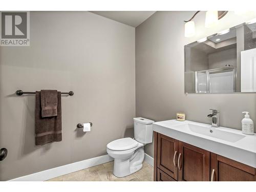 757 Crozier Avenue, Kelowna, BC - Indoor Photo Showing Bathroom