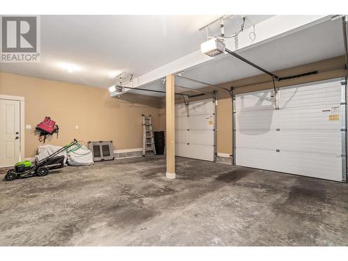 757 Crozier Avenue, Kelowna, BC - Indoor Photo Showing Garage