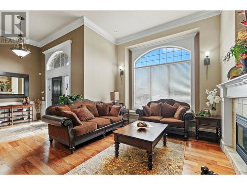 1429 Black Mountain Crescent, Kelowna, BC - Indoor Photo Showing Living Room With Fireplace