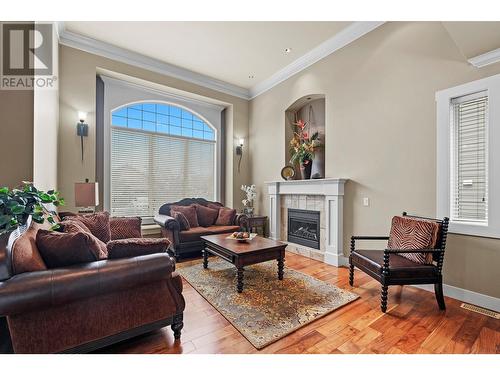 1429 Black Mountain Crescent, Kelowna, BC - Indoor Photo Showing Living Room With Fireplace