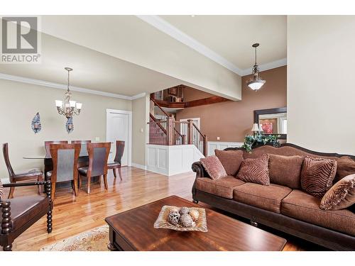 1429 Black Mountain Crescent, Kelowna, BC - Indoor Photo Showing Living Room