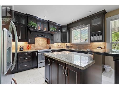 1429 Black Mountain Crescent, Kelowna, BC - Indoor Photo Showing Kitchen With Upgraded Kitchen