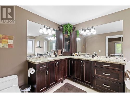 1429 Black Mountain Crescent, Kelowna, BC - Indoor Photo Showing Bathroom