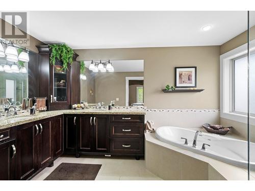 1429 Black Mountain Crescent, Kelowna, BC - Indoor Photo Showing Bathroom