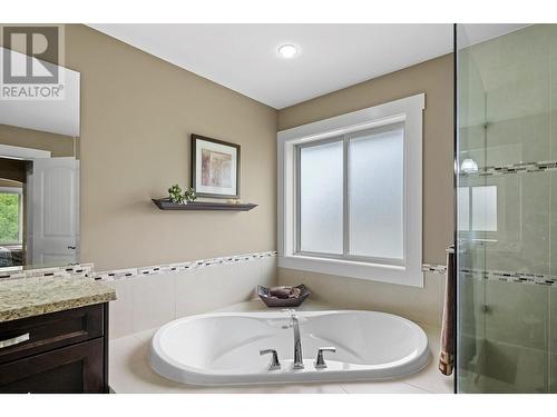 1429 Black Mountain Crescent, Kelowna, BC - Indoor Photo Showing Bathroom