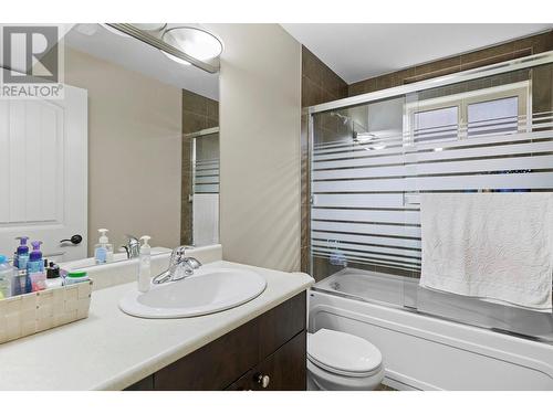 1429 Black Mountain Crescent, Kelowna, BC - Indoor Photo Showing Bathroom