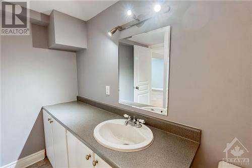 23 Kilbarry Crescent, Ottawa, ON - Indoor Photo Showing Bathroom