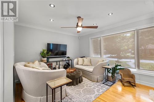 4298 Longfellow, Windsor, ON - Indoor Photo Showing Living Room