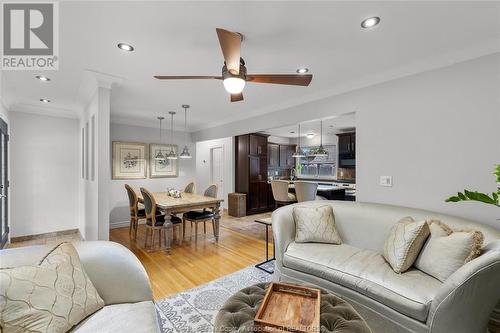 4298 Longfellow, Windsor, ON - Indoor Photo Showing Living Room