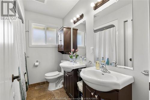 4298 Longfellow, Windsor, ON - Indoor Photo Showing Bathroom