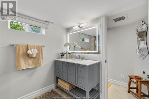 4298 Longfellow, Windsor, ON - Indoor Photo Showing Bathroom