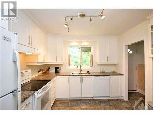 374 Brant Street, Ottawa, ON - Indoor Photo Showing Kitchen With Double Sink